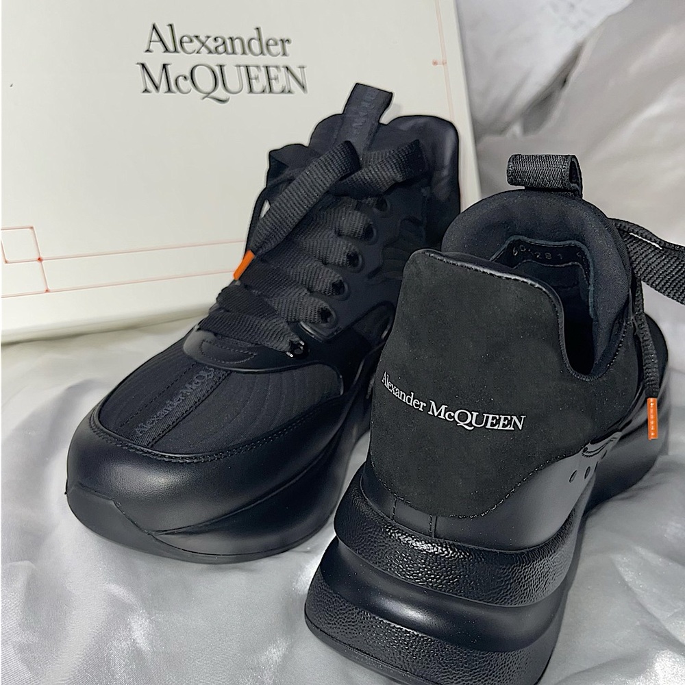 Alexander McQueen Mens Over Sized Runner - Picture 1 of 6
